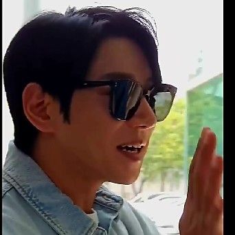 Recent activity shot of Hwang Chiyeol