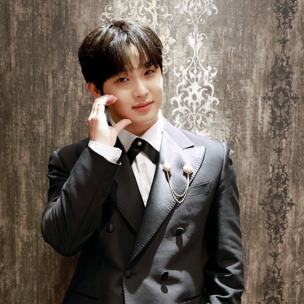 Behind-the-scenes cut of Lim Hyunsik (BTOB)