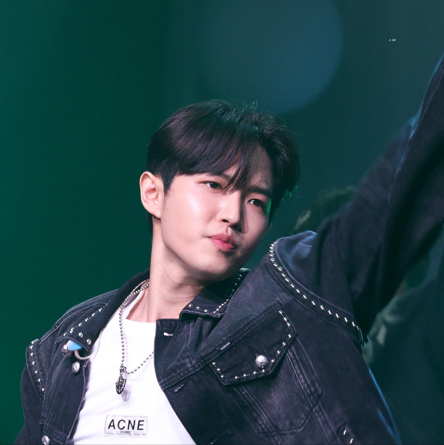 Behind-the-scenes cut of Kim Jaehwan