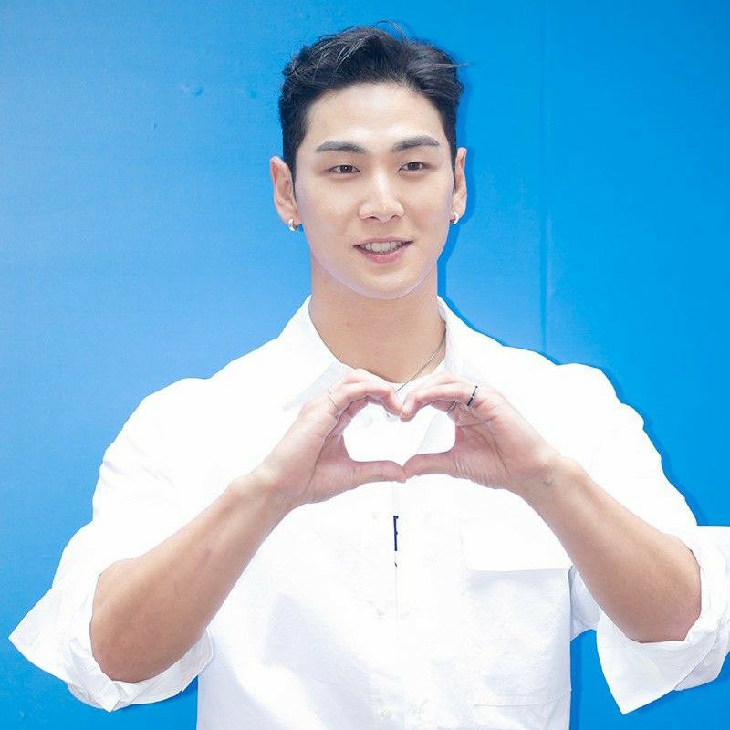 Behind-the-scenes cut of Baekho