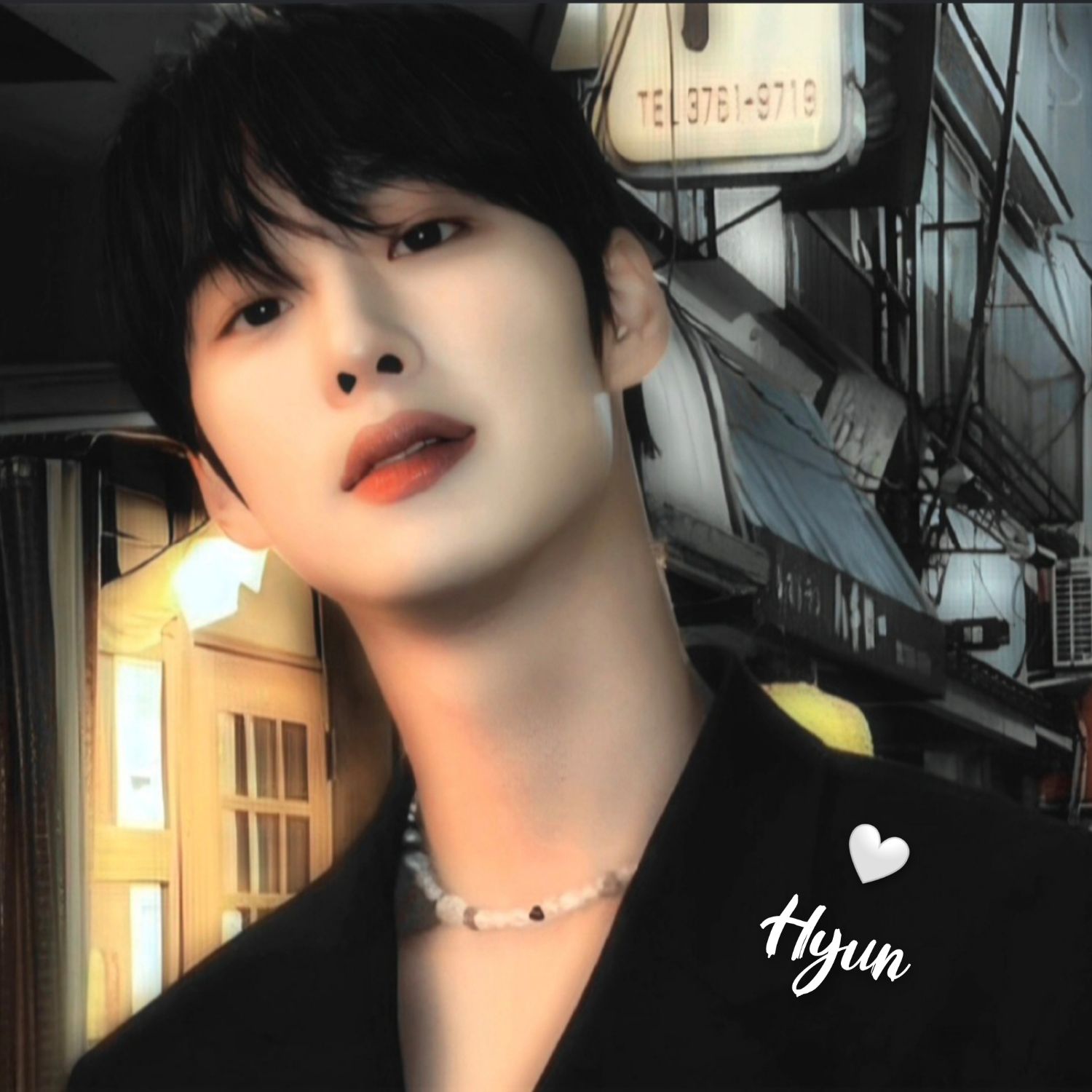 A moment captured by Hyun's fan