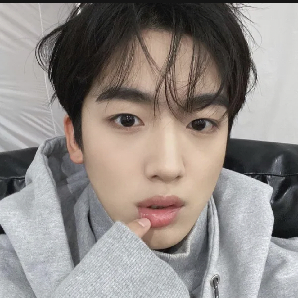 Recent activity shot of Kim Yohan (WEi)