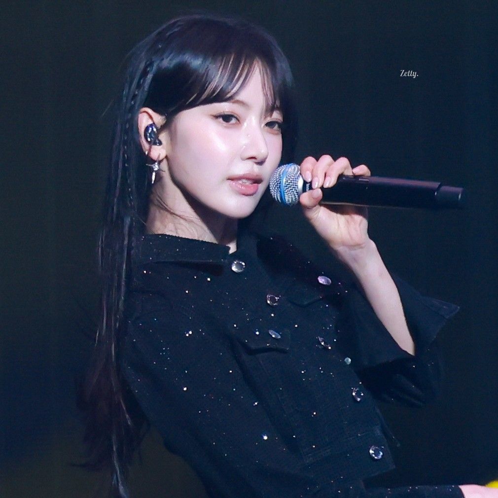 宮脇咲良 (LE SSERAFIM)的最新活动照片