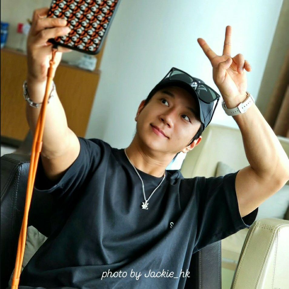 Latest photo of Hwang Chiyeol