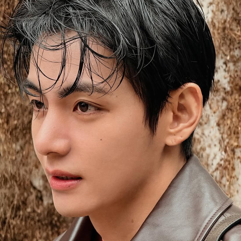 Latest photo of V (BTS)
