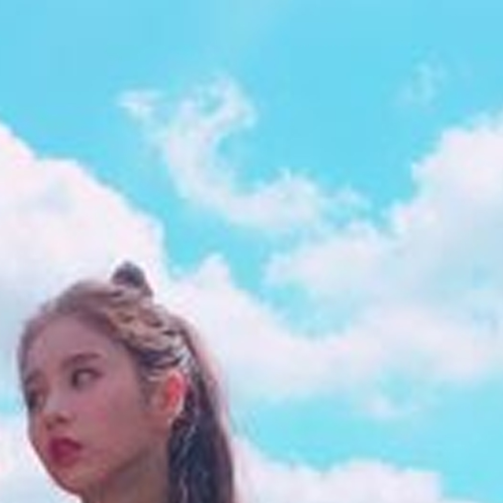 Latest photo of HyunJin (Loossemble)