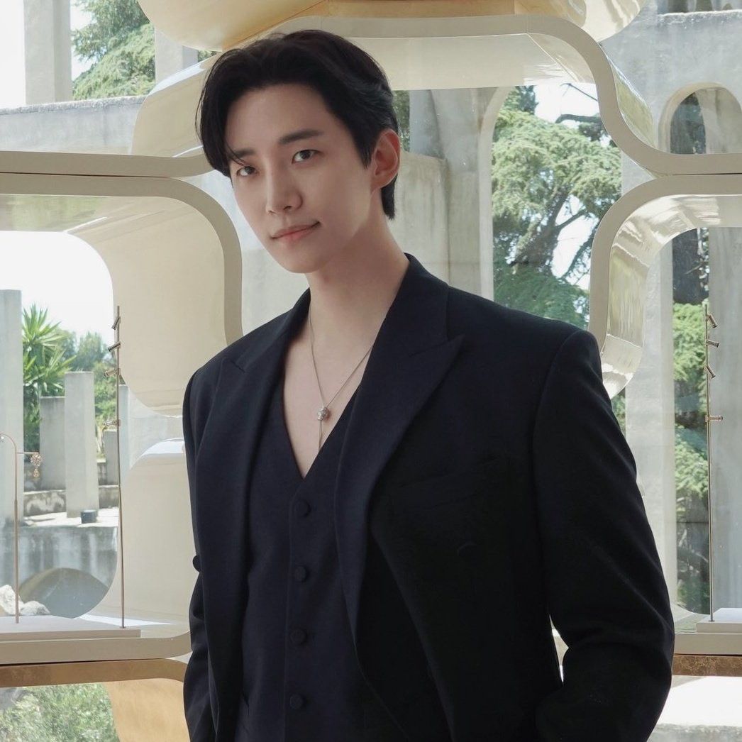 Latest photo of Junho (2PM)