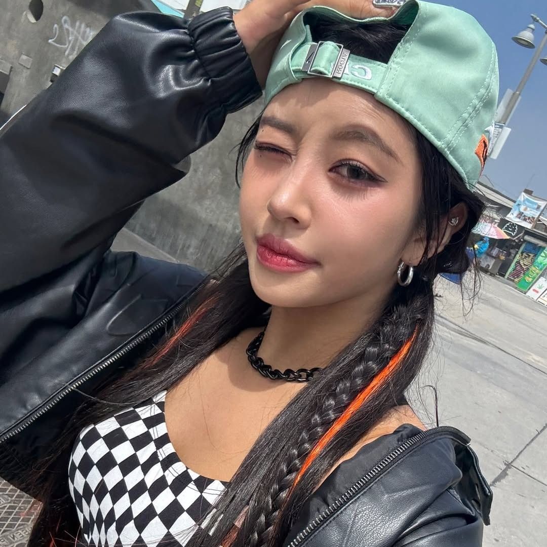 Behind-the-scenes cut of E.Sha (X:IN)