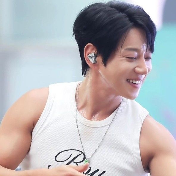 Behind-the-scenes cut of Hwang Chiyeol