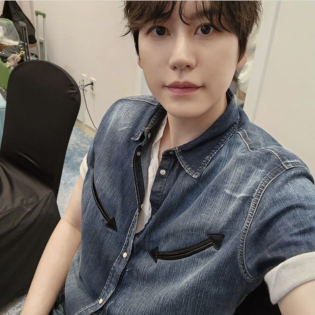 Behind-the-scenes cut of Kyuhyun (Super Junior)