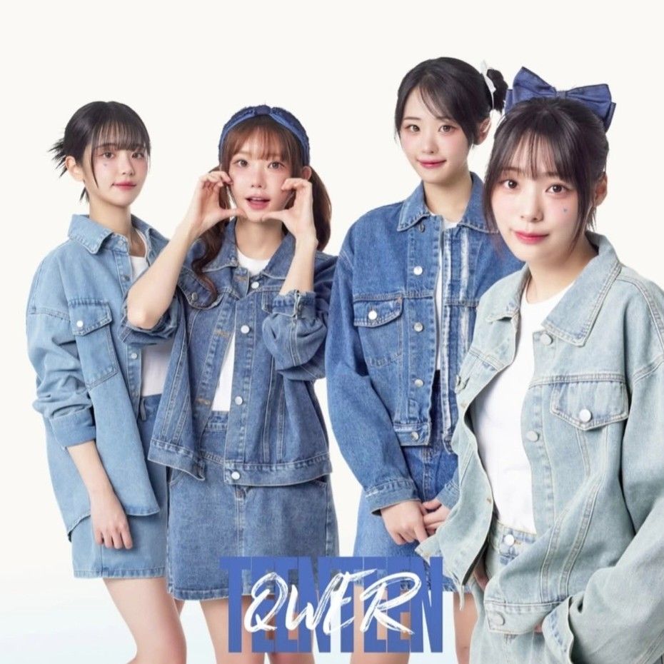 A moment captured by QWER's fan