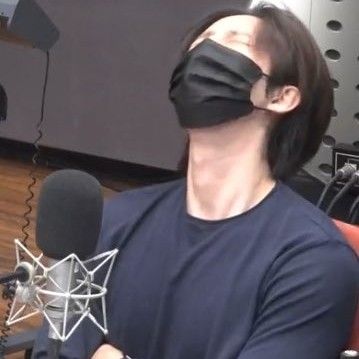 Foto aktivitas terbaru Hui (PENTAGON)