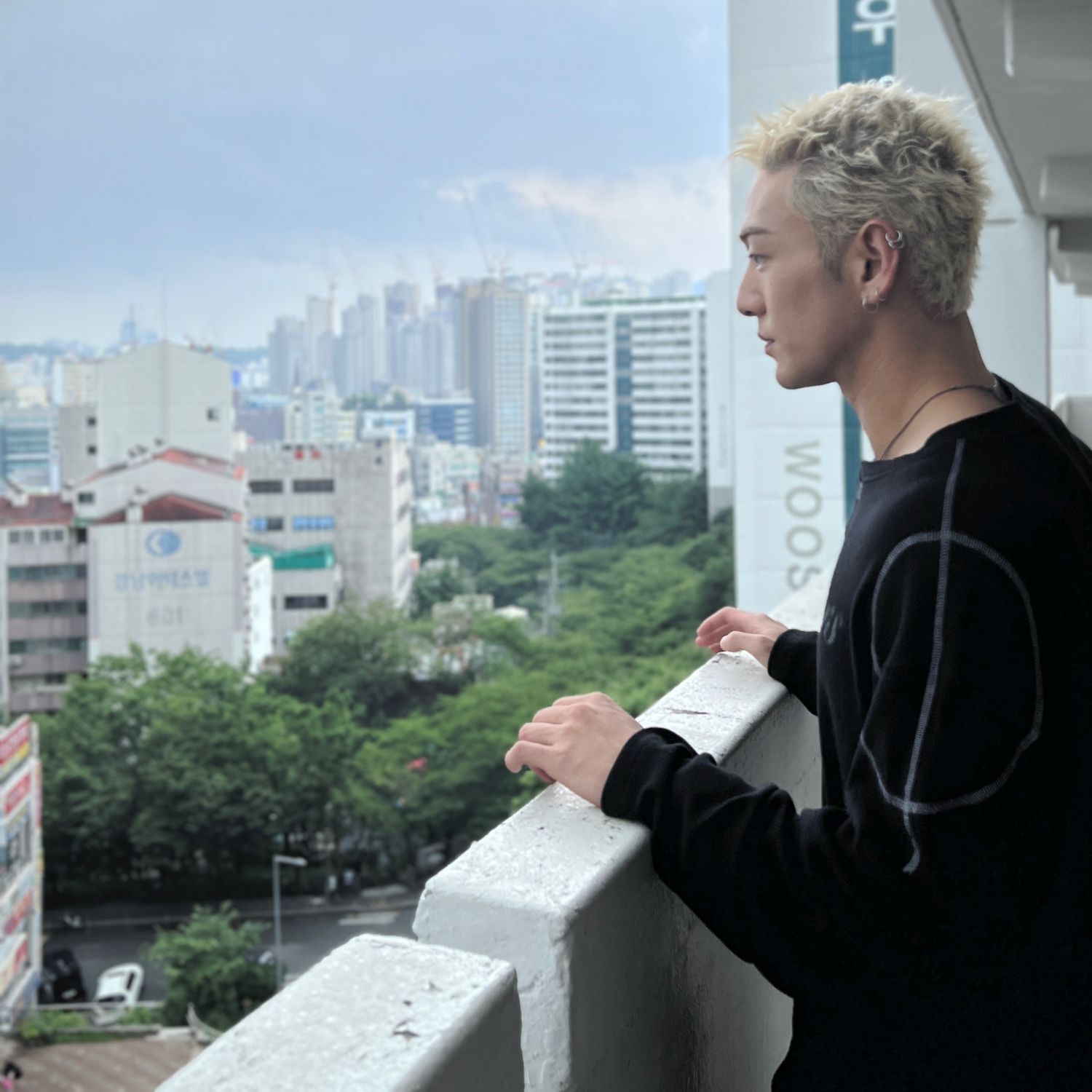 Behind-the-scenes cut of Baekho