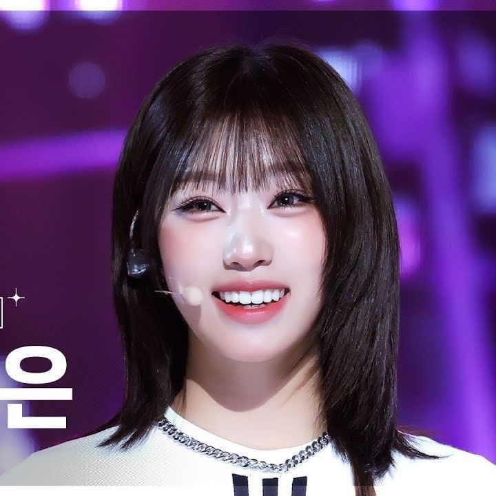 A moment captured by izna's fan