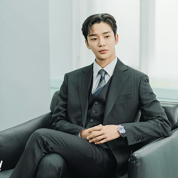 로운의 최신 사진