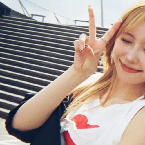 A moment captured by Mayuka (NiziU)'s fan