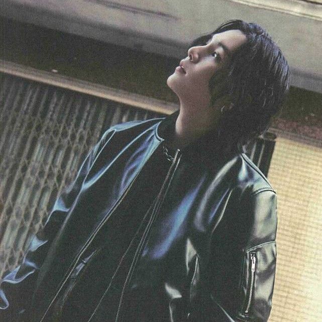 Foto aktivitas terbaru SUGA (BTS)