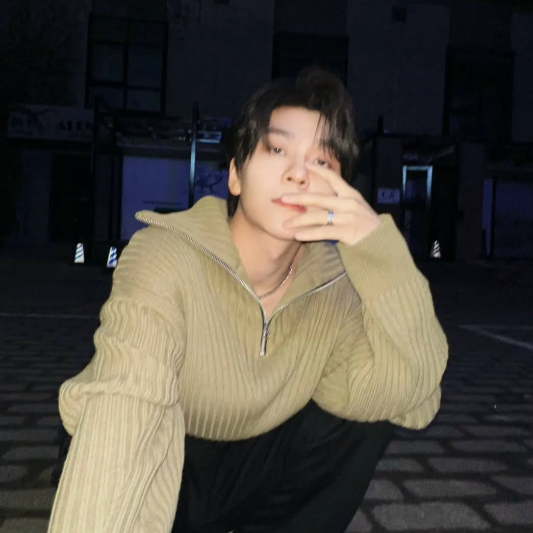 A moment captured by He Xinlong (ALPHA DRIVE ONE)'s fan