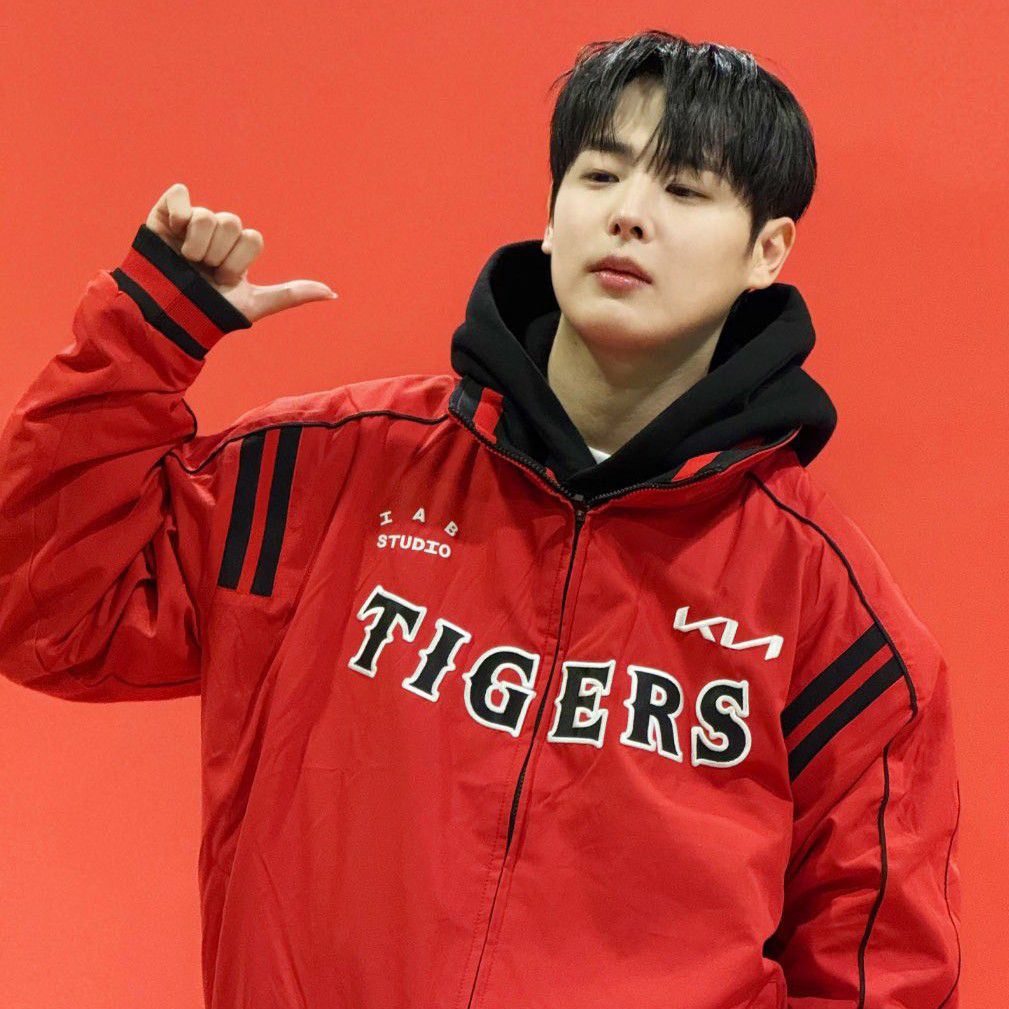 A moment captured by Choi Byungchan's fan