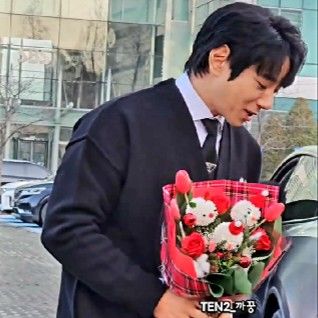 Latest photo of Hwang Chiyeol