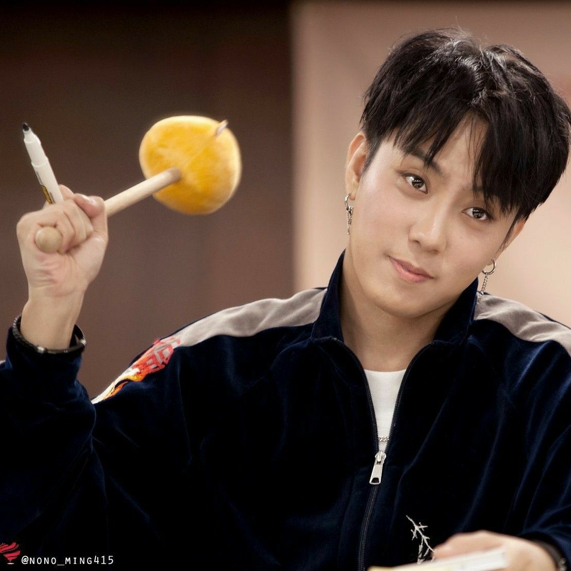 Foto aktivitas terbaru Eun Jiwon (SECHSKIES)