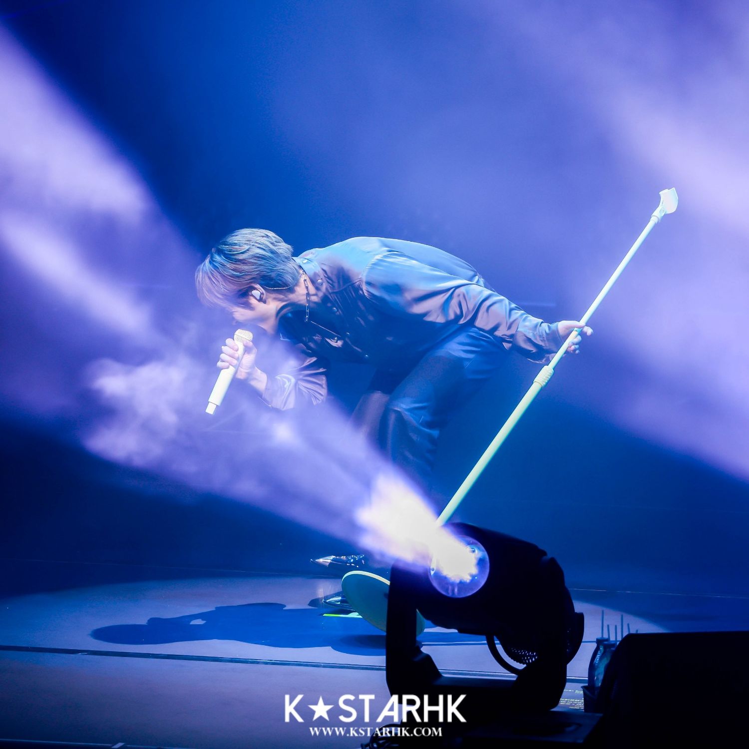A moment captured by Onew (SHINee)'s fan