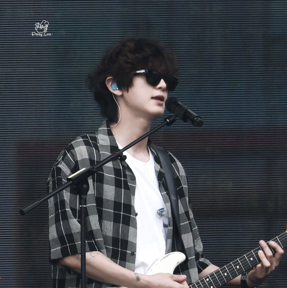 A moment captured by Chanyeol (EXO)'s fan