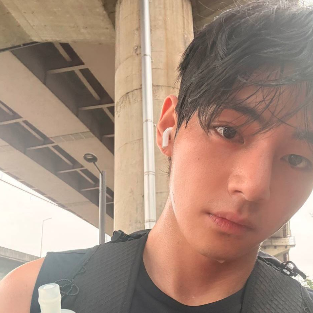 뷔 (방탄소년단) 최근 활동샷