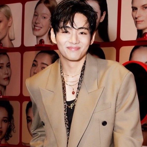 뷔 (방탄소년단)의 비하인드 컷