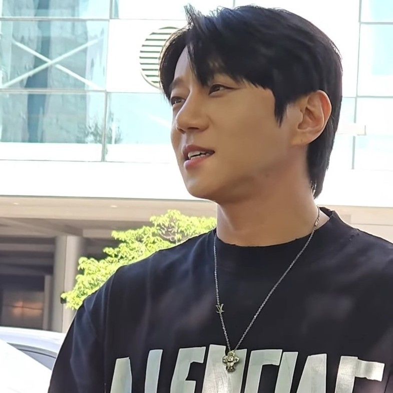 Behind-the-scenes cut of Hwang Chiyeol