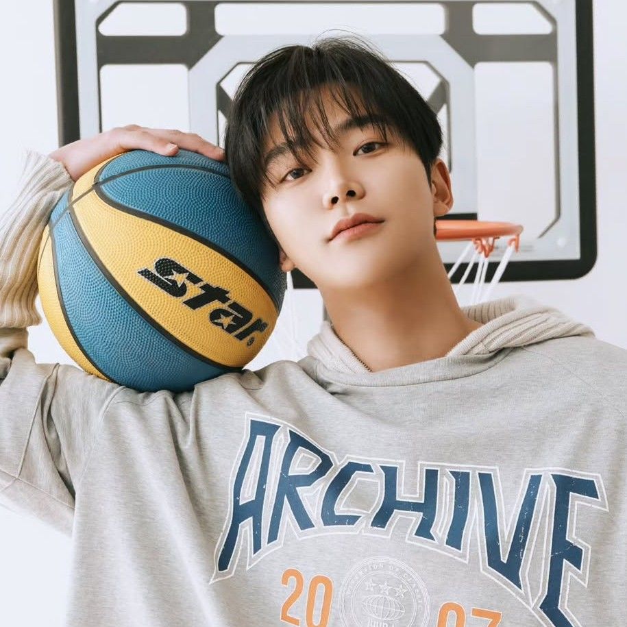 로운의 최신 사진