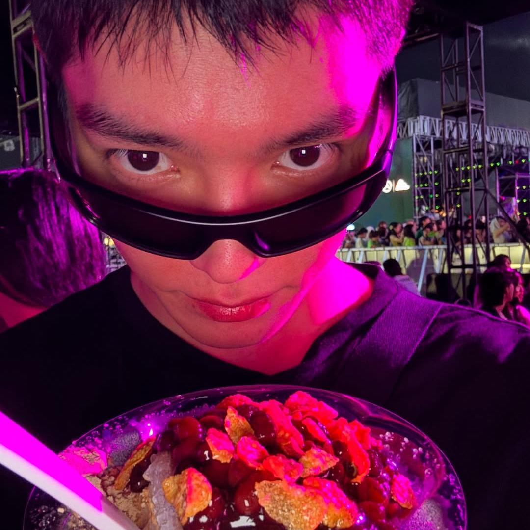 A moment captured by Taeyong (NCT 127)'s fan