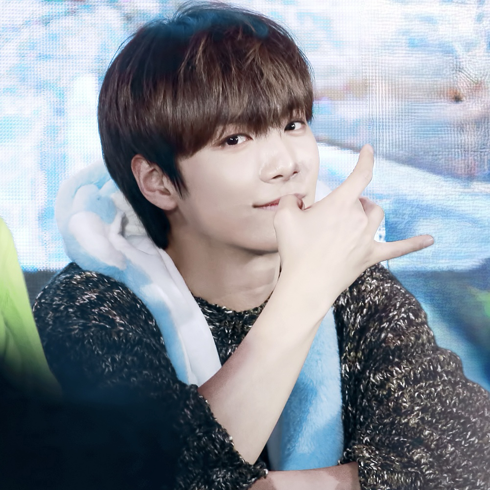 A moment captured by Kim Jonghyeon's fan