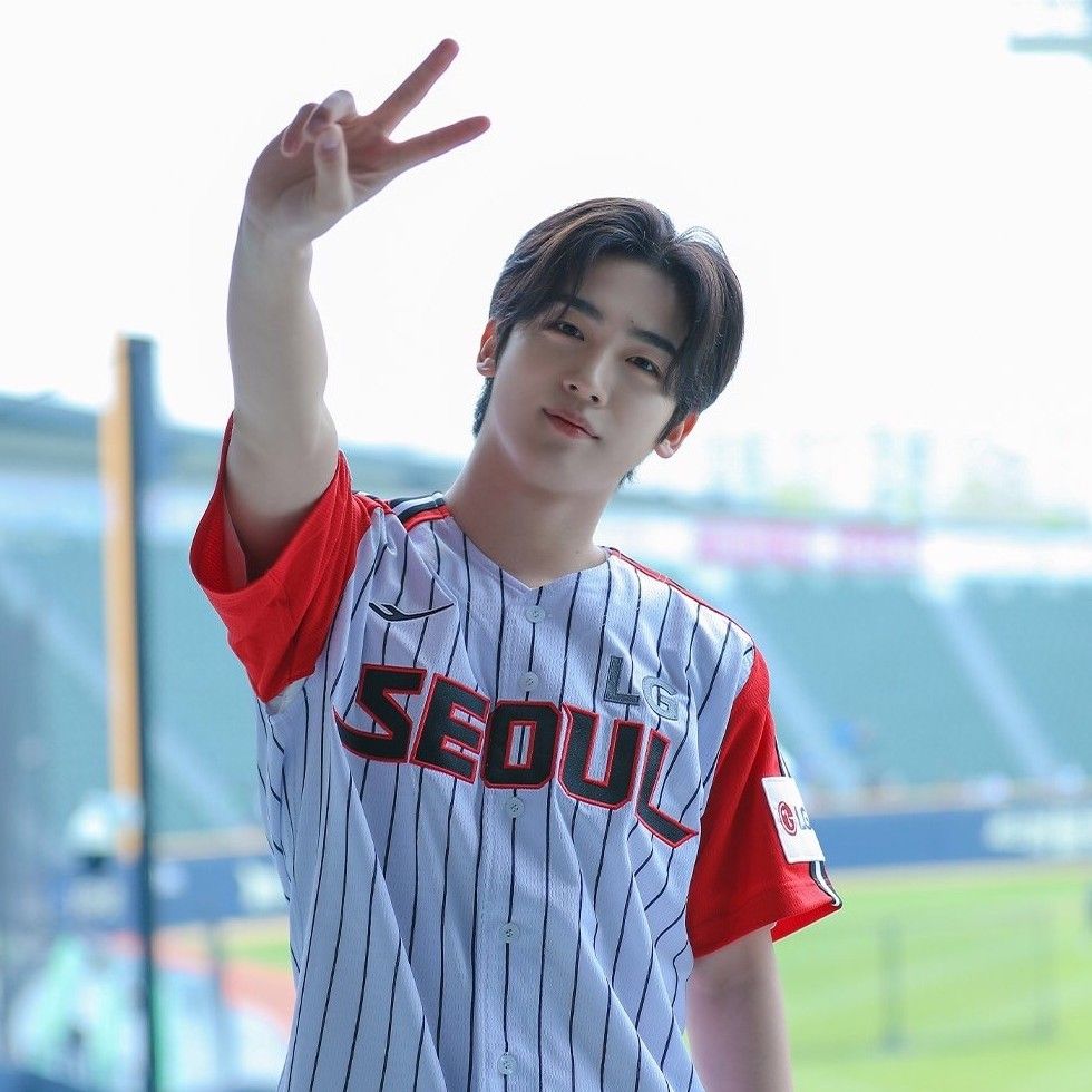 A moment captured by Kim Yohan (WEi)'s fan
