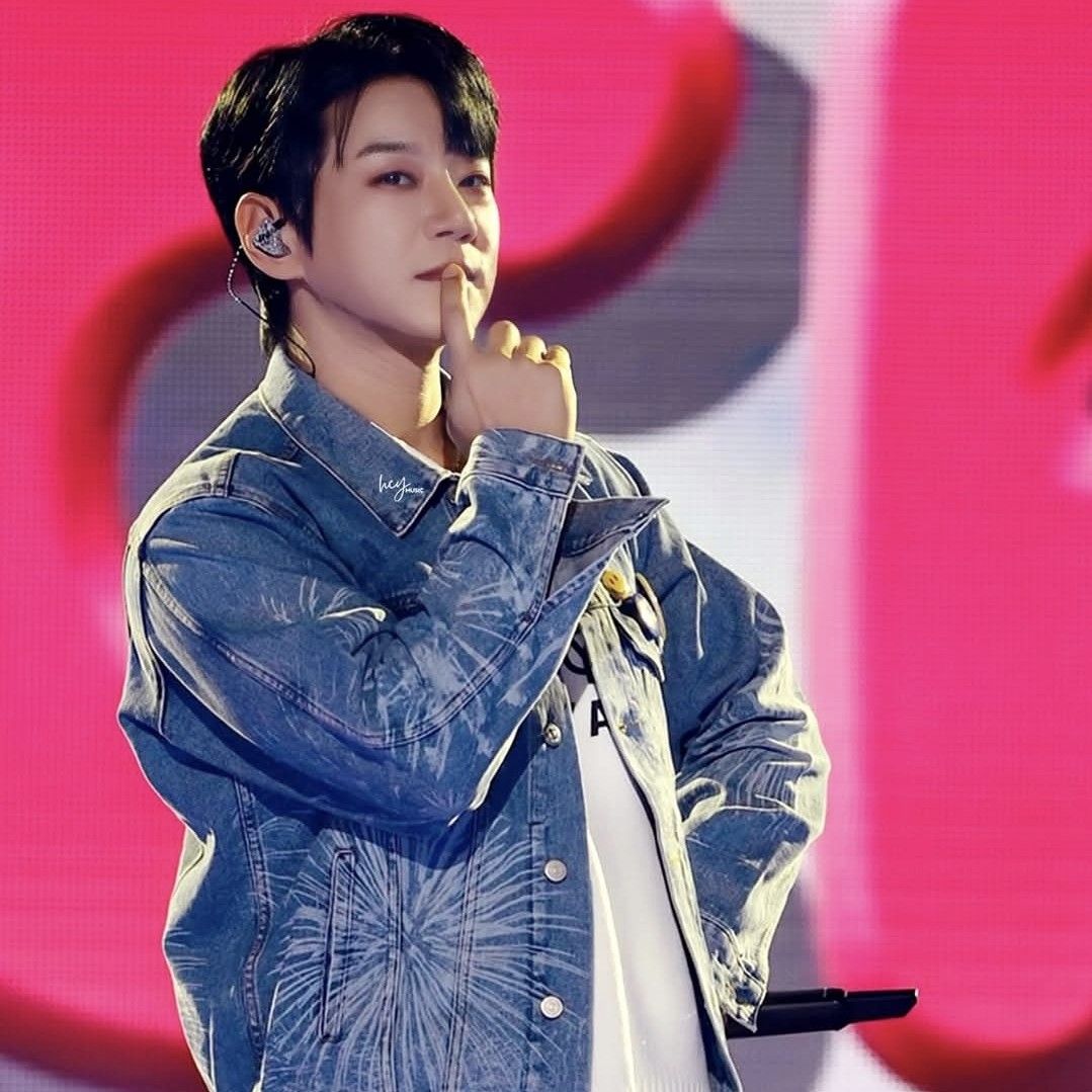 A moment captured by Hwang Chiyeol's fan
