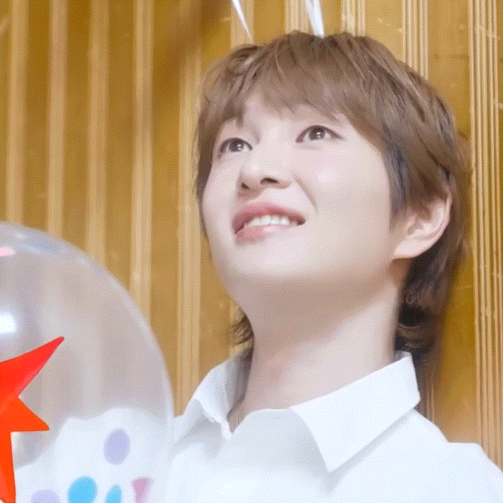 A moment captured by Onew (SHINee)'s fan