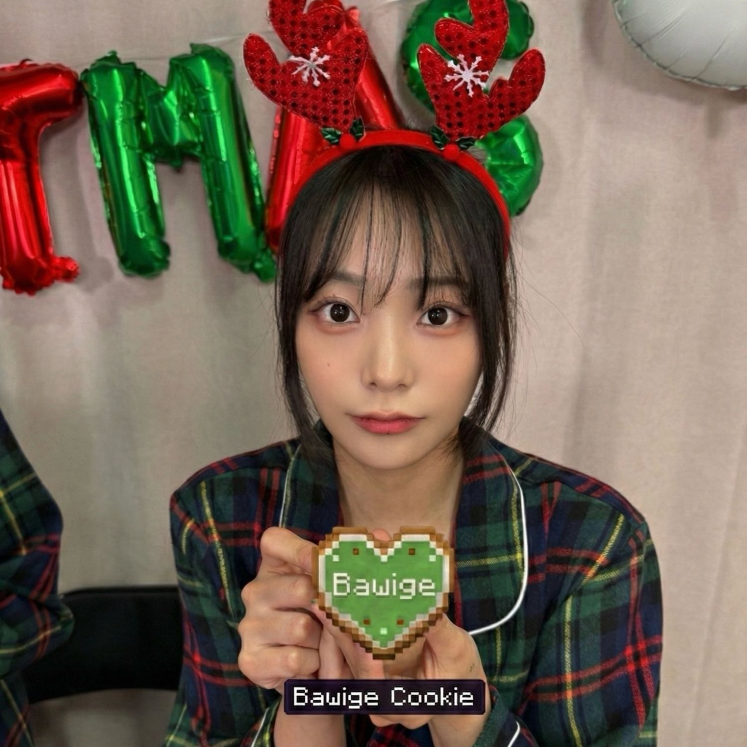 A moment captured by QWER's fan