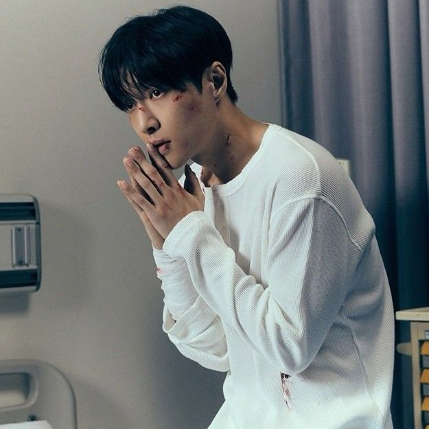 Recent activity shot of Lay (EXO)