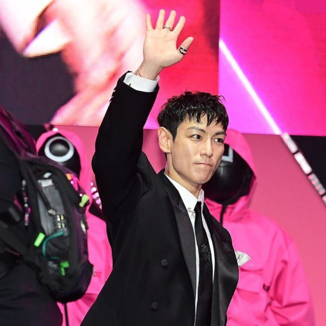 A moment captured by T.O.P's fan