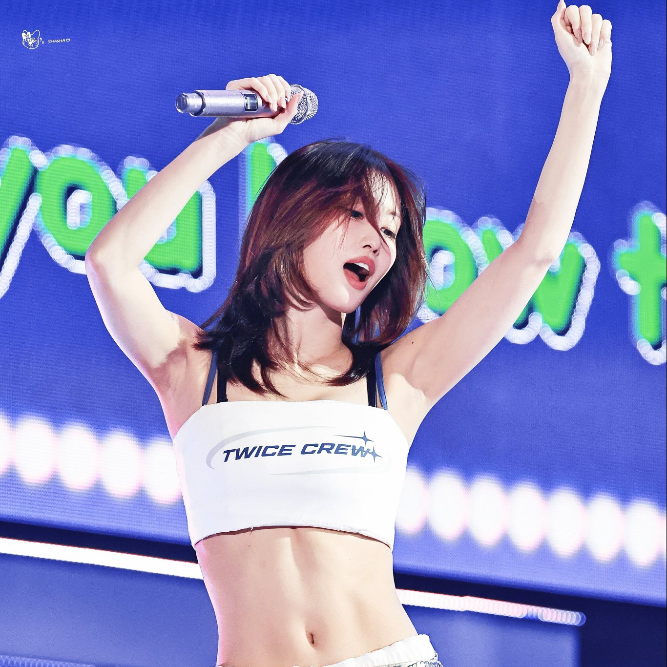 Behind-the-scenes cut of Momo (TWICE)