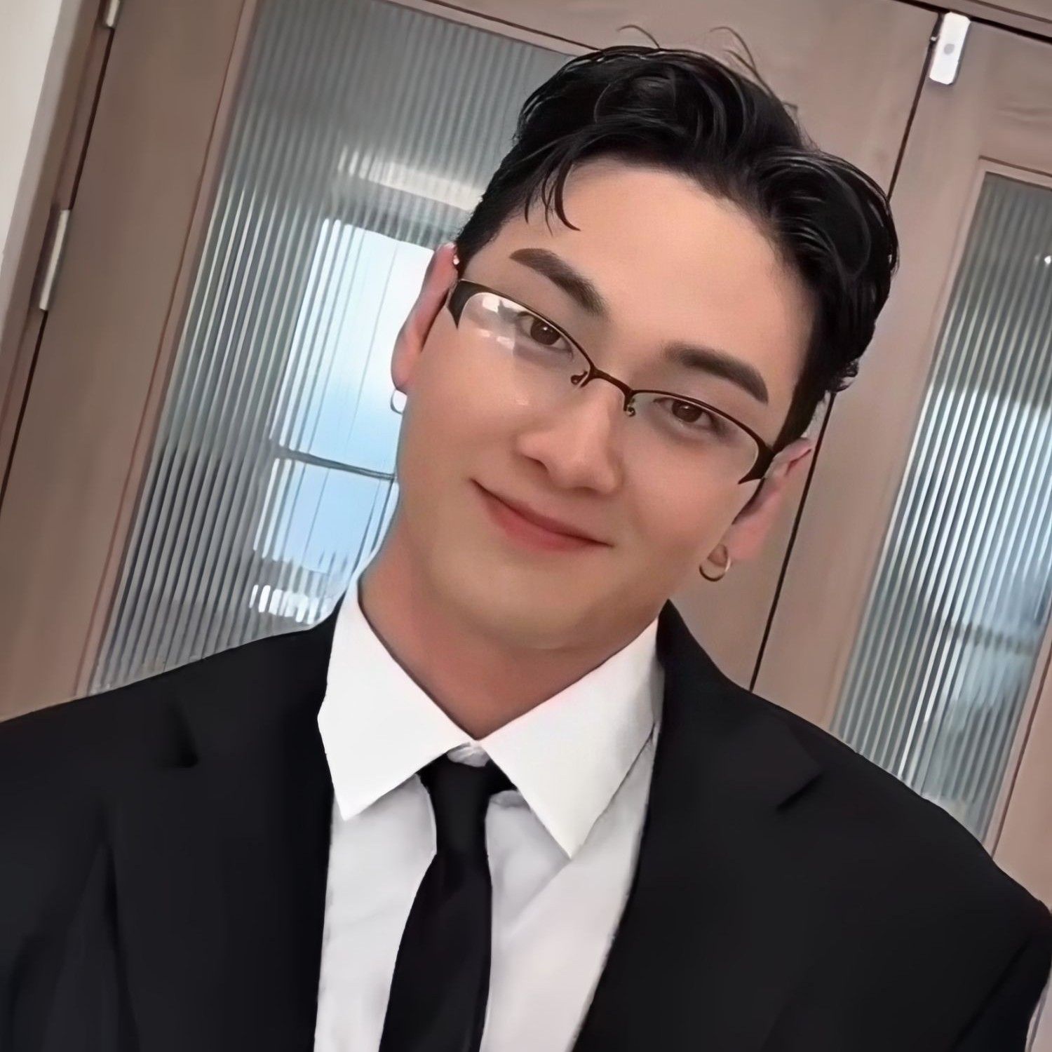 Behind-the-scenes cut of Baekho