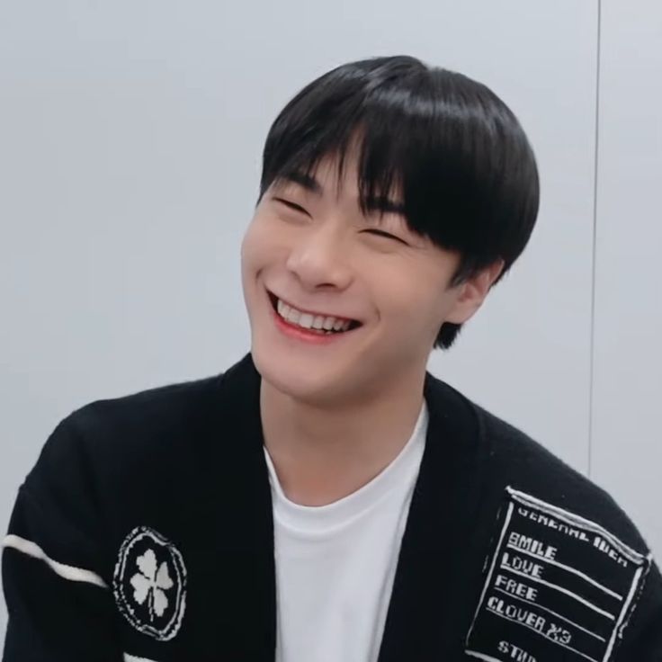 Foto aktivitas terbaru Moonbin (ASTRO)