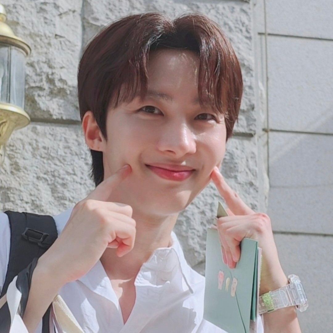 Behind-the-scenes cut of Hui (PENTAGON)