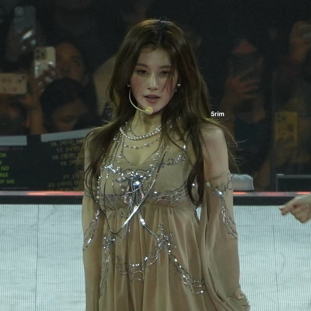 Sana (TWICE)的幕後花絮