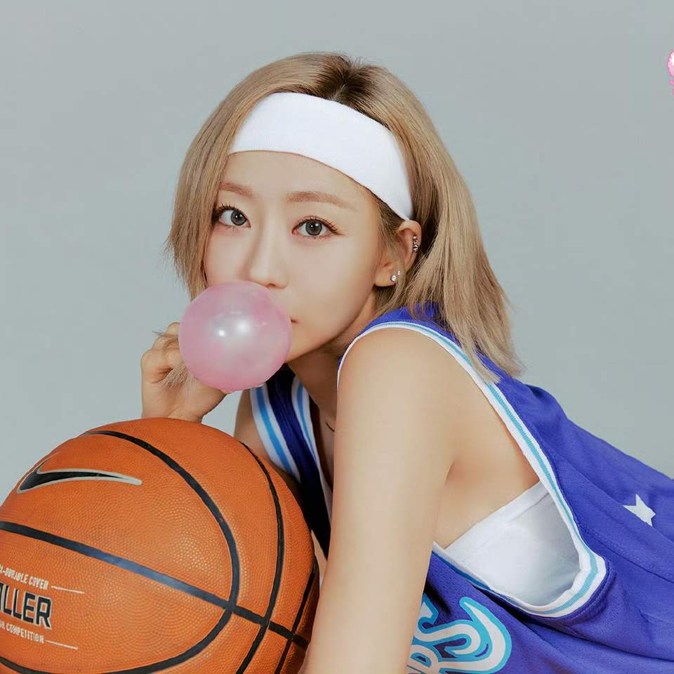 Behind-the-scenes cut of Julie (KISS OF LIFE)