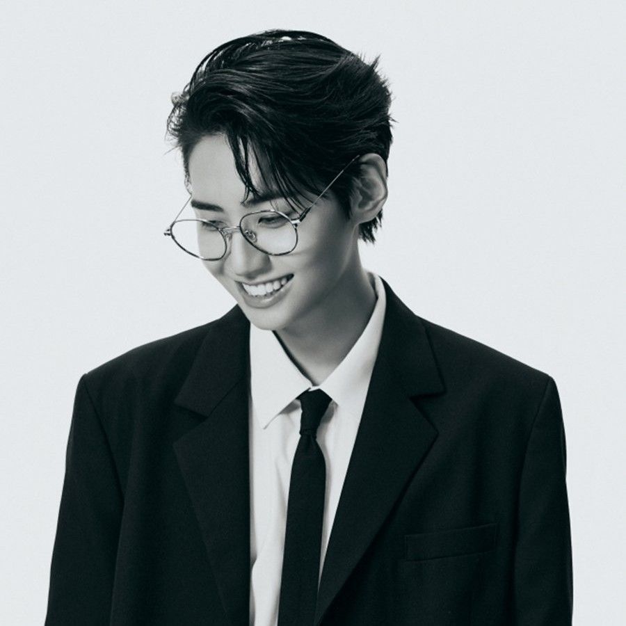 A moment captured by Lee Jinhyuk's fan