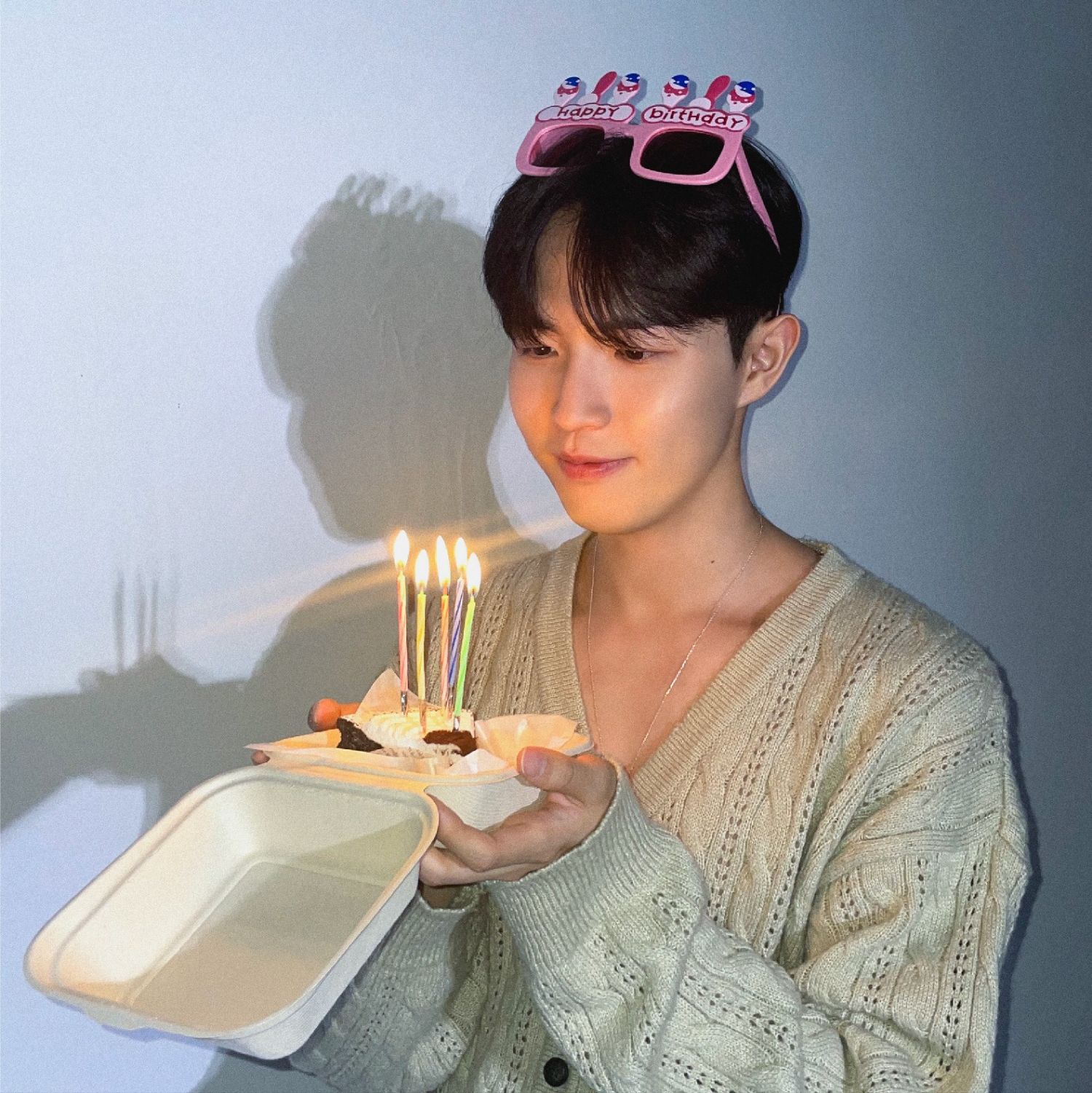 Behind-the-scenes cut of Kim Jaehwan