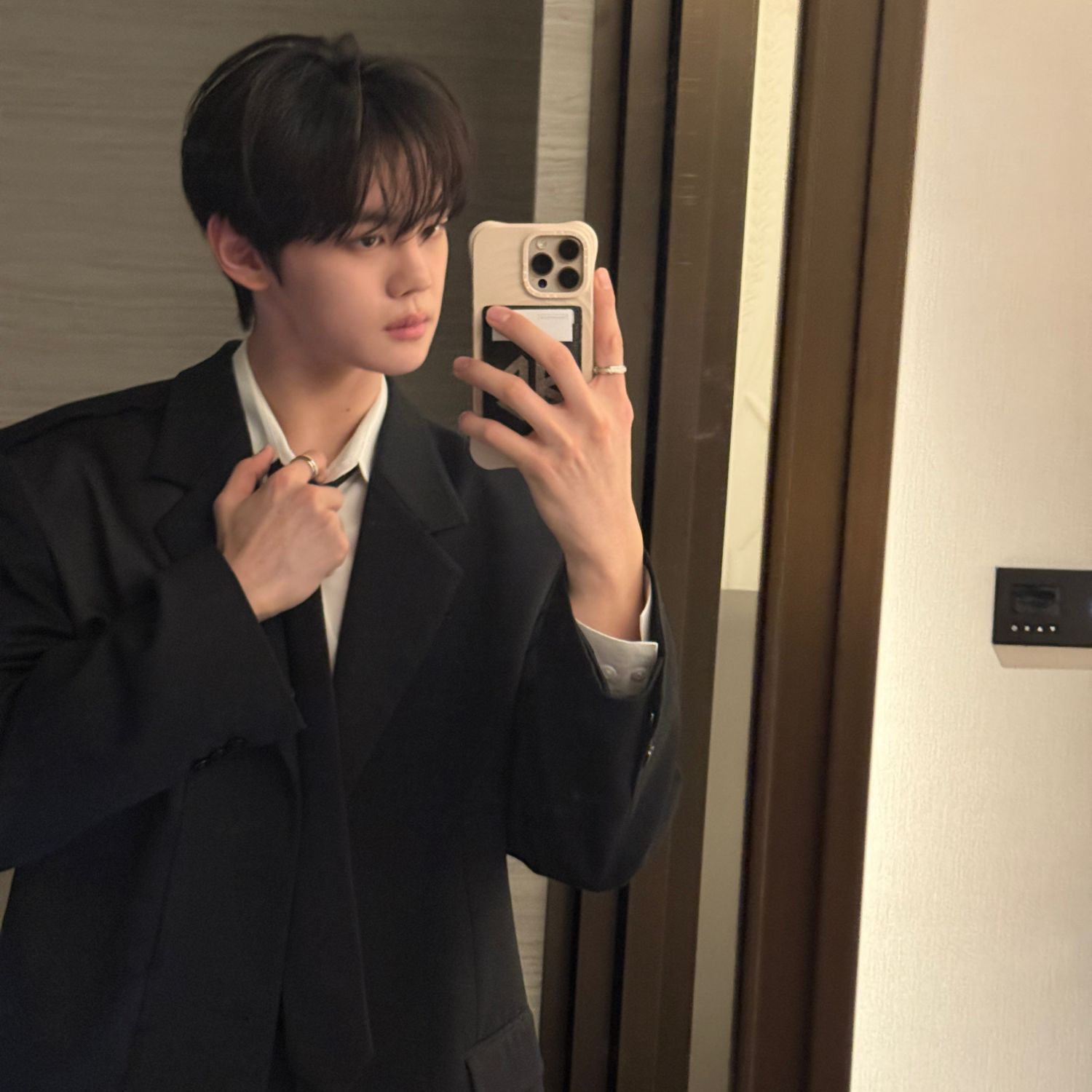 Latest photo of Kim Gyuvin (ZEROBASEONE)