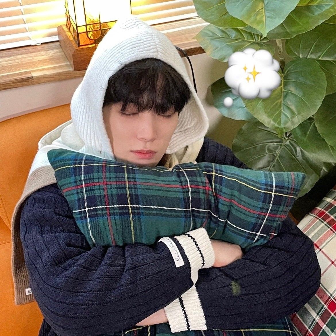 Behind-the-scenes cut of Kim Jonghyeon