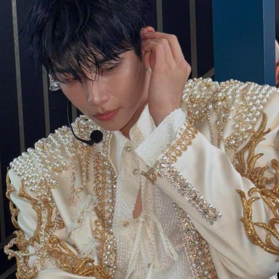A moment captured by MJ (ASTRO)'s fan